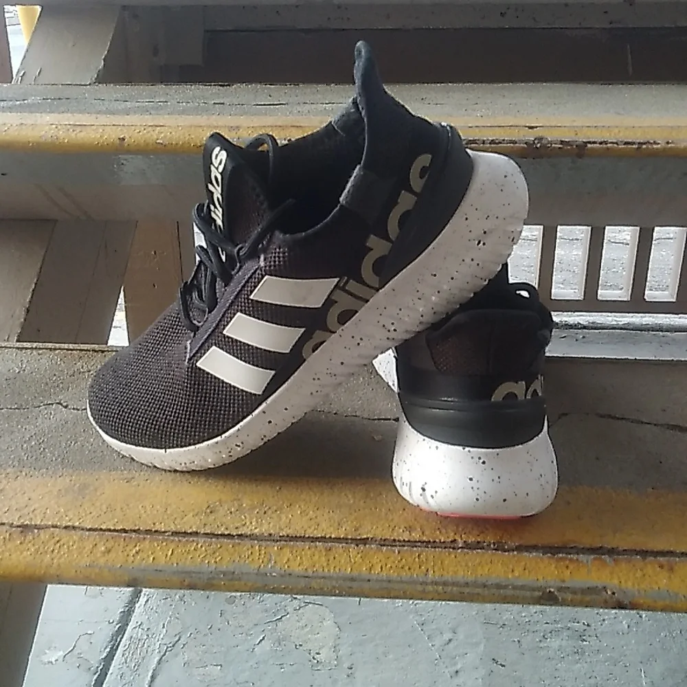 ADIDAS RUNNING SHOES - Picture 3 of 4